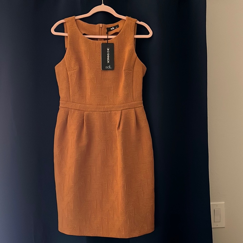 Yellow dress. Size M.